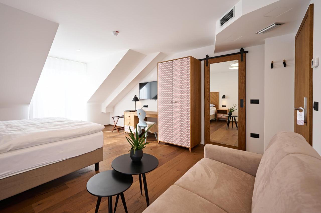Hisa Ancka, Sencur - 3 Min To The Airport Hotel ภายนอก รูปภาพ