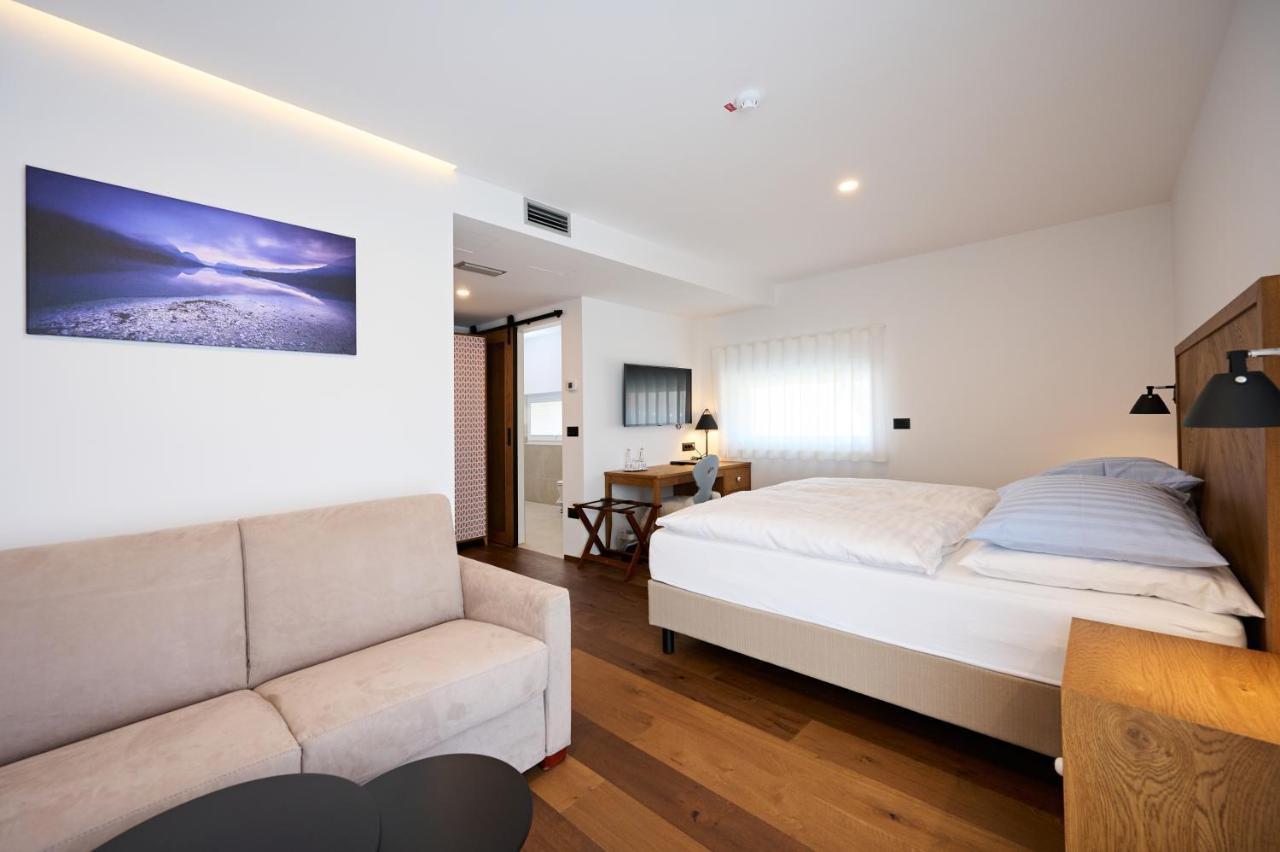 Hisa Ancka, Sencur - 3 Min To The Airport Hotel ภายนอก รูปภาพ
