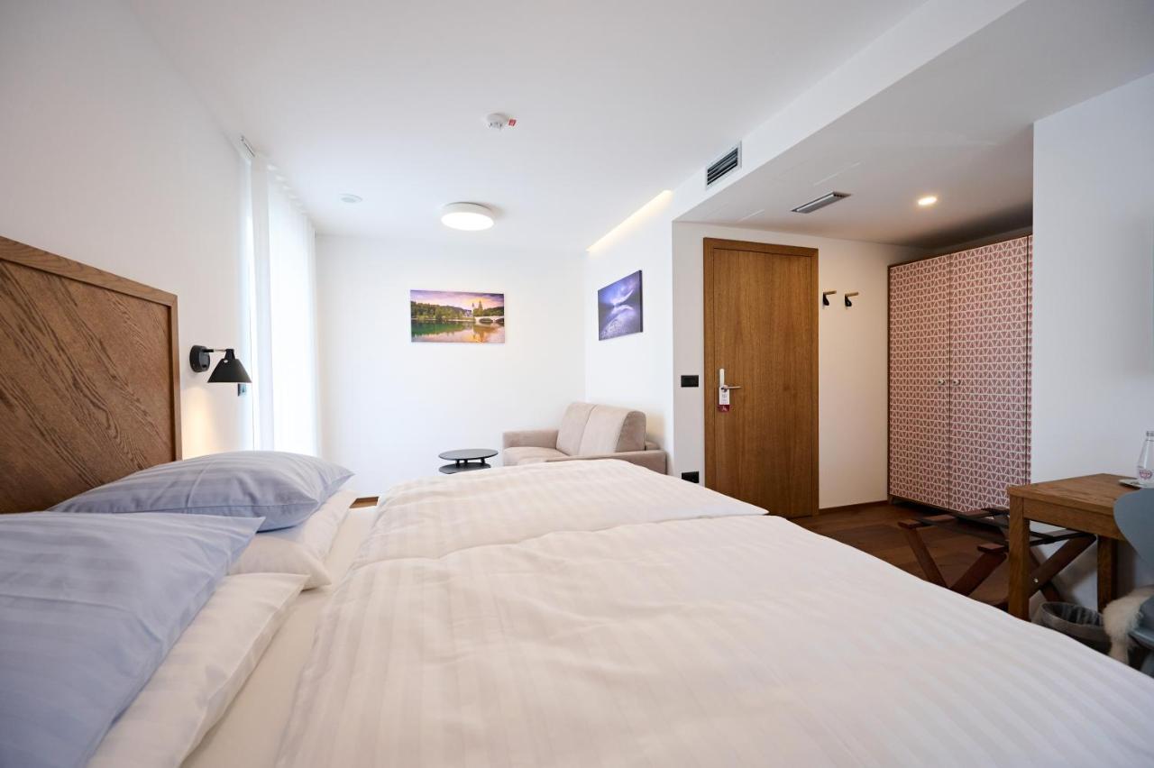 Hisa Ancka, Sencur - 3 Min To The Airport Hotel ภายนอก รูปภาพ