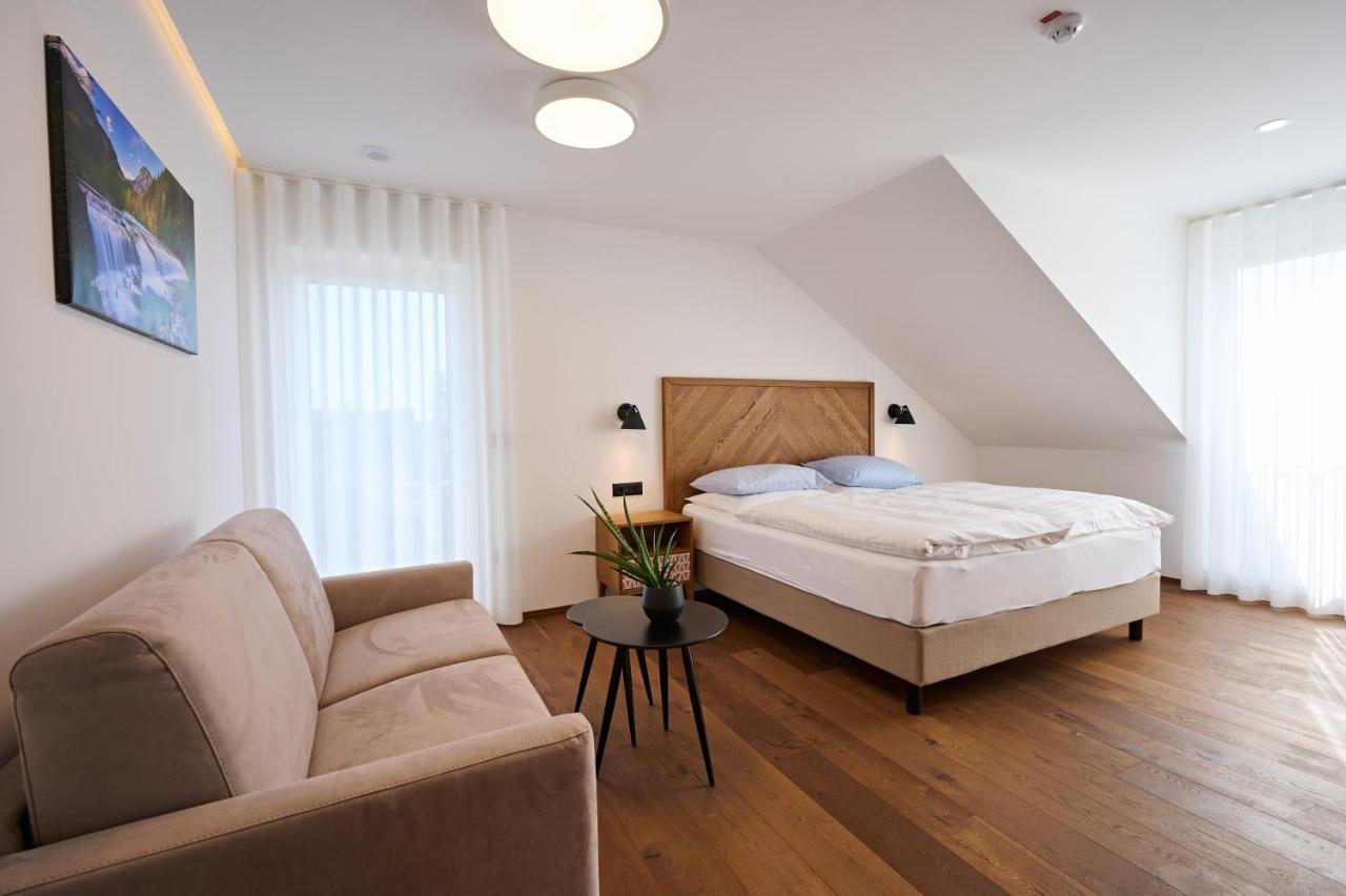 Hisa Ancka, Sencur - 3 Min To The Airport Hotel ภายนอก รูปภาพ